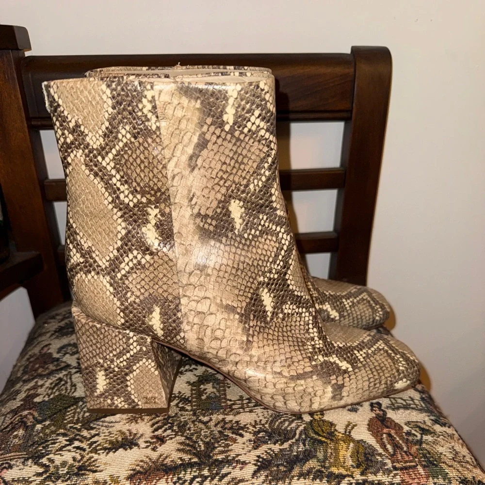 🐍 Sam Edelman Daruby Snakeskin Ankle Booties Block Heel – Size 10